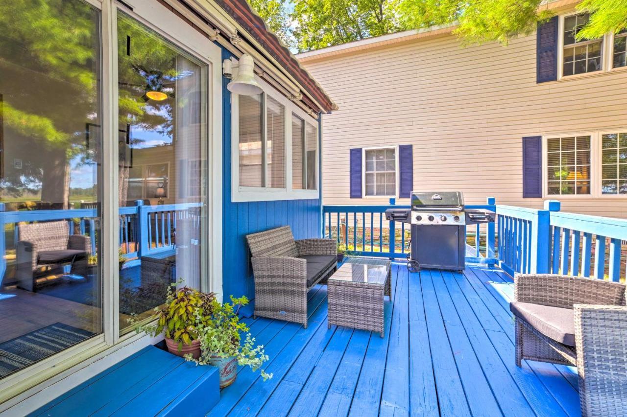 East Tawas Lakefront Getaway With Kayaks And Deck Екстер'єр фото