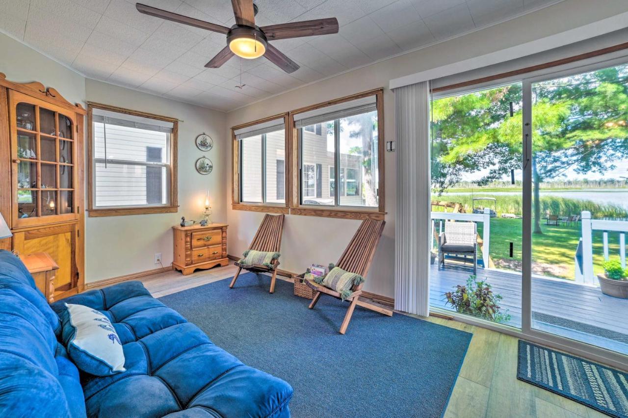 East Tawas Lakefront Getaway With Kayaks And Deck Екстер'єр фото