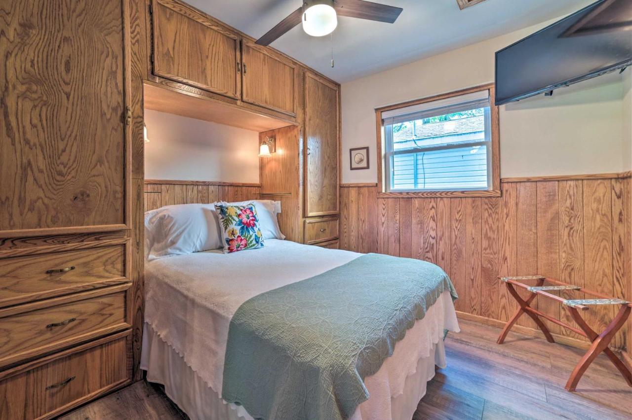 East Tawas Lakefront Getaway With Kayaks And Deck Екстер'єр фото