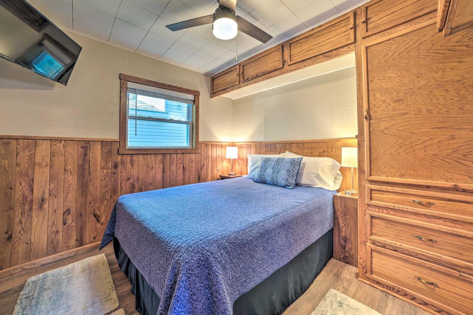 East Tawas Lakefront Getaway With Kayaks And Deck Екстер'єр фото