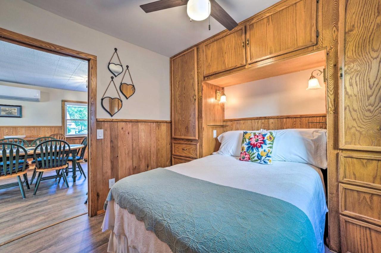 East Tawas Lakefront Getaway With Kayaks And Deck Екстер'єр фото
